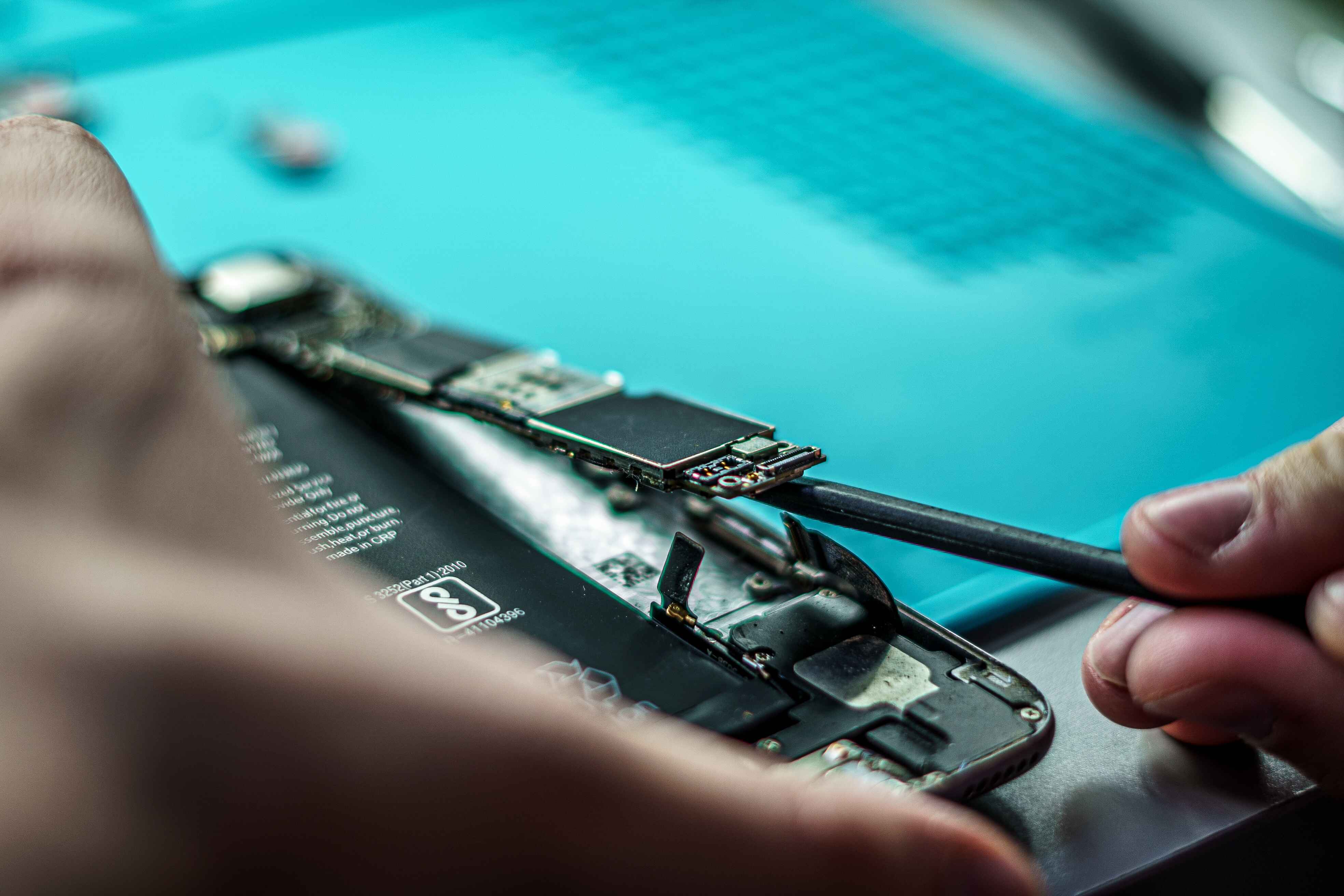cracked phone screen repair